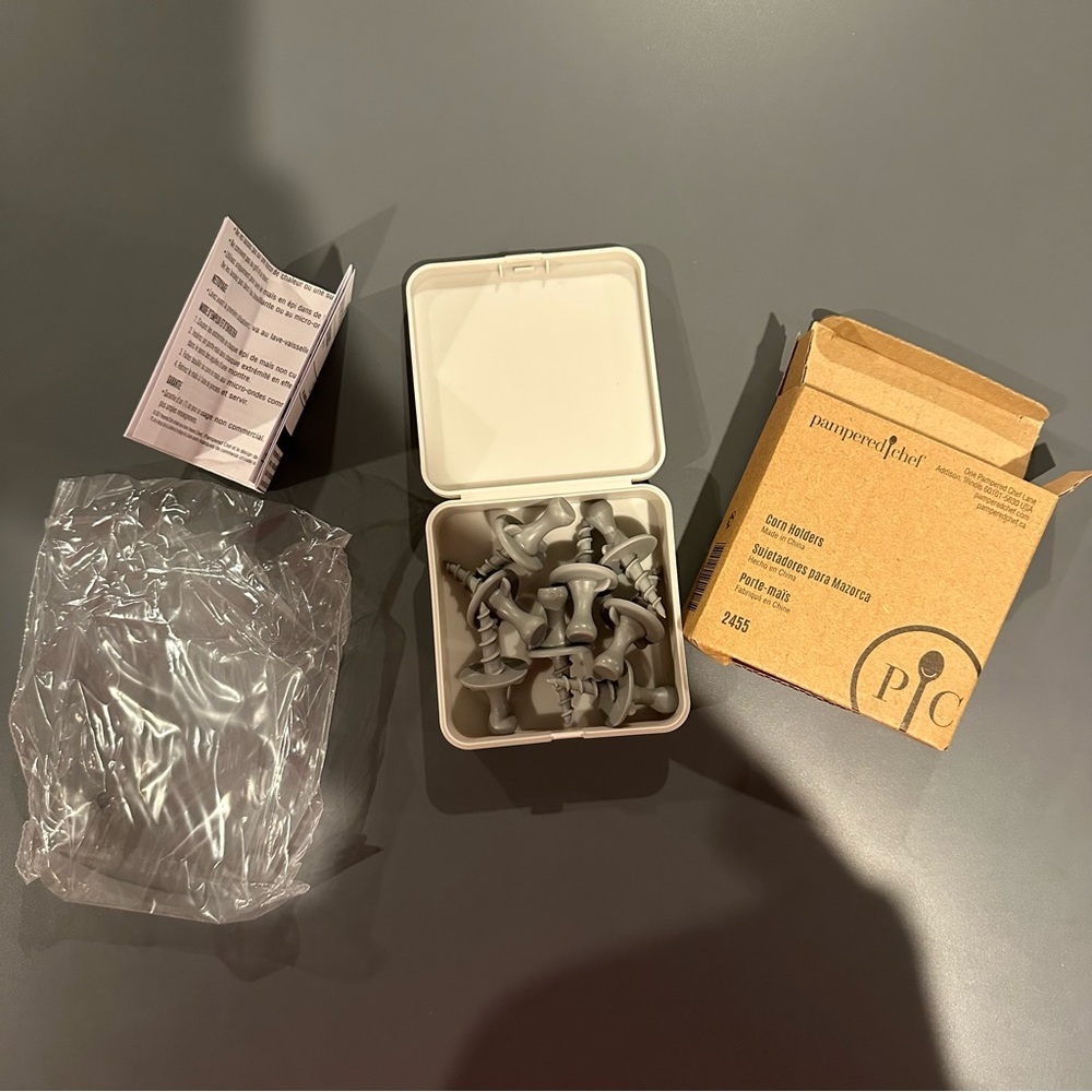 Pampered Chef Gray Corn Holders Set - Picture 3 of 4